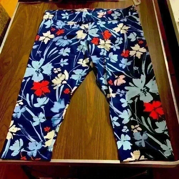 Fitted Capri ⭐️ - Picture 3 of 7